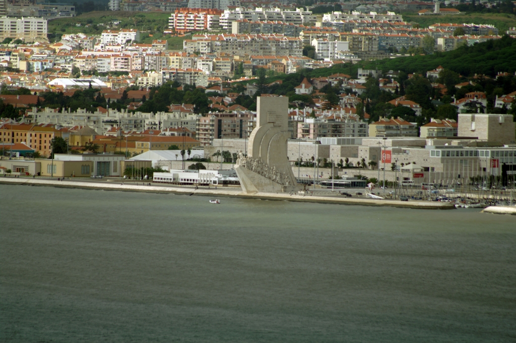 Лиссабон. Вид на Белен и памятник первооткрывателям со