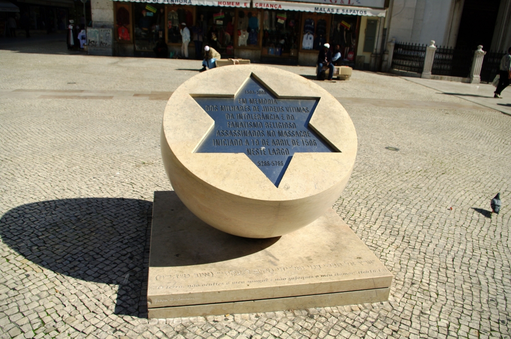 Лиссабон. Памятник о еврейском погроме 1506 года.