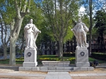 Мадрид. Памятники Фердинанду I (справа) и его жене Санче Леонской.