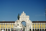 Пвмятник Жозе I и Триумфальная арка на площади Коммерции.