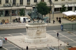Памятник Жуану I на площади Фигейра в Лиссабоне.