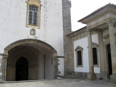 Портал храма монастыря Лоюш.
