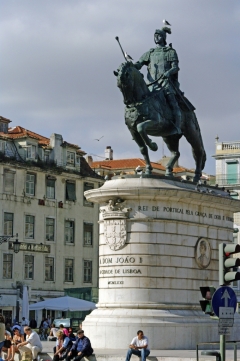 Лиссабон. Памятник королю Жуану I.